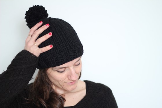 Superkitina gorro tejido negro con pompón