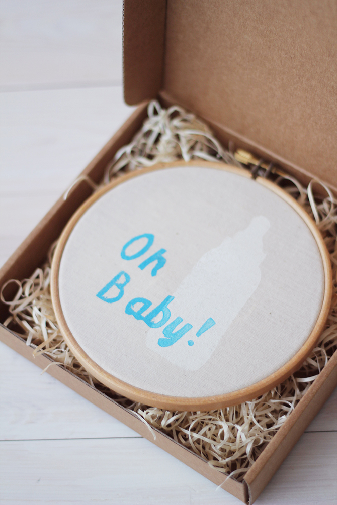 Bastidor decorativo para bebé. Oh baby! Estampación manual. Superkitina