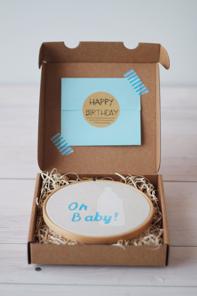 Bastidor decorativo para bebé. Oh baby! Estampación manual. Superkitina