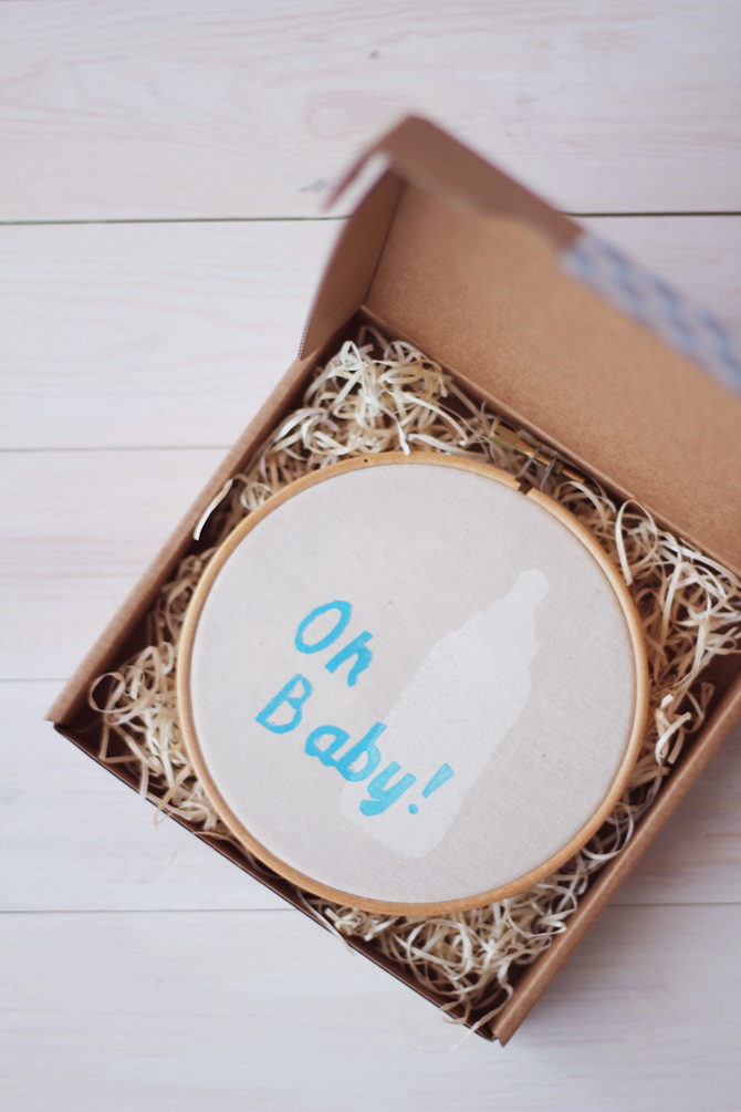 Bastidor decorativo para bebé. Oh baby! Estampación manual. Superkitina